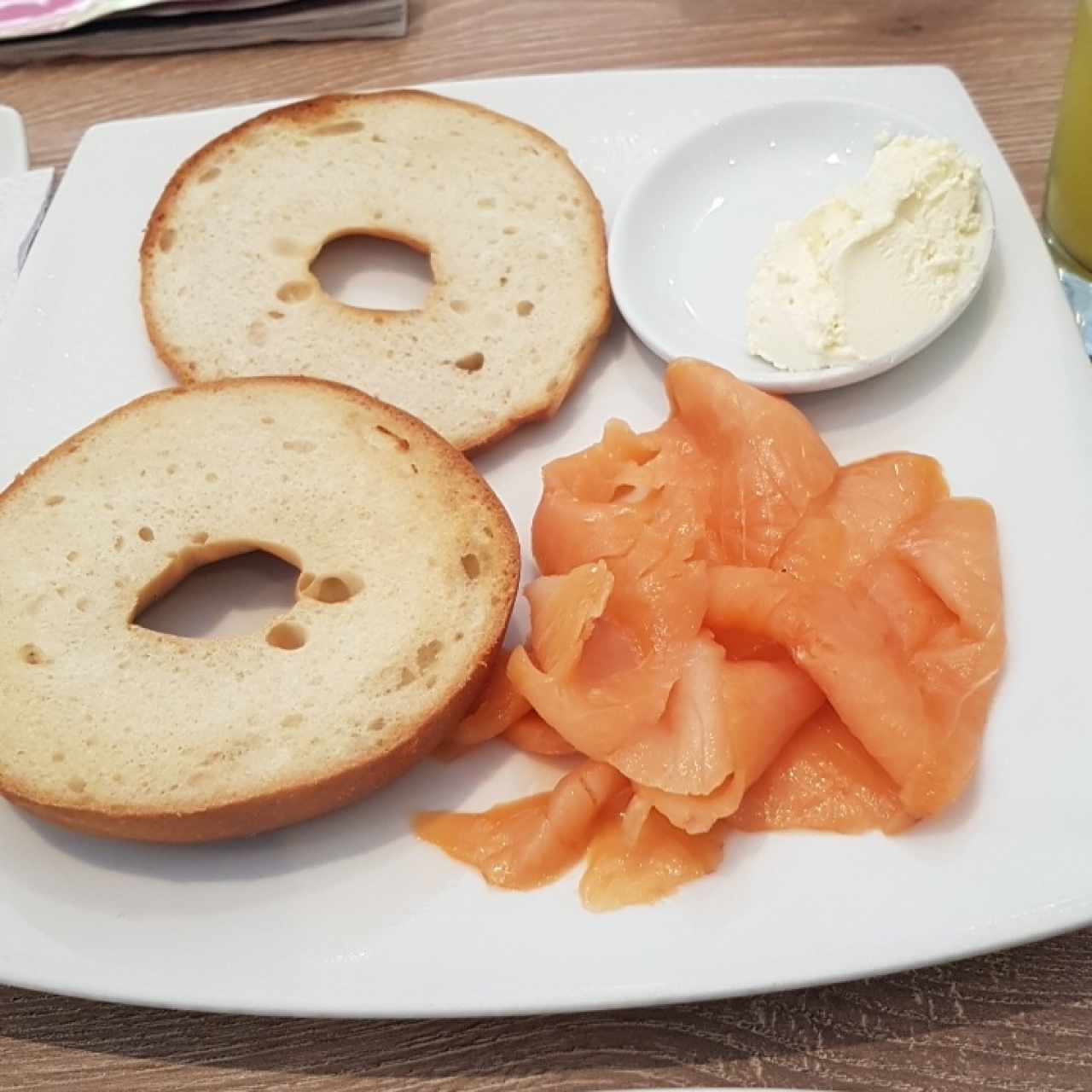bagel de salmón ahumado 