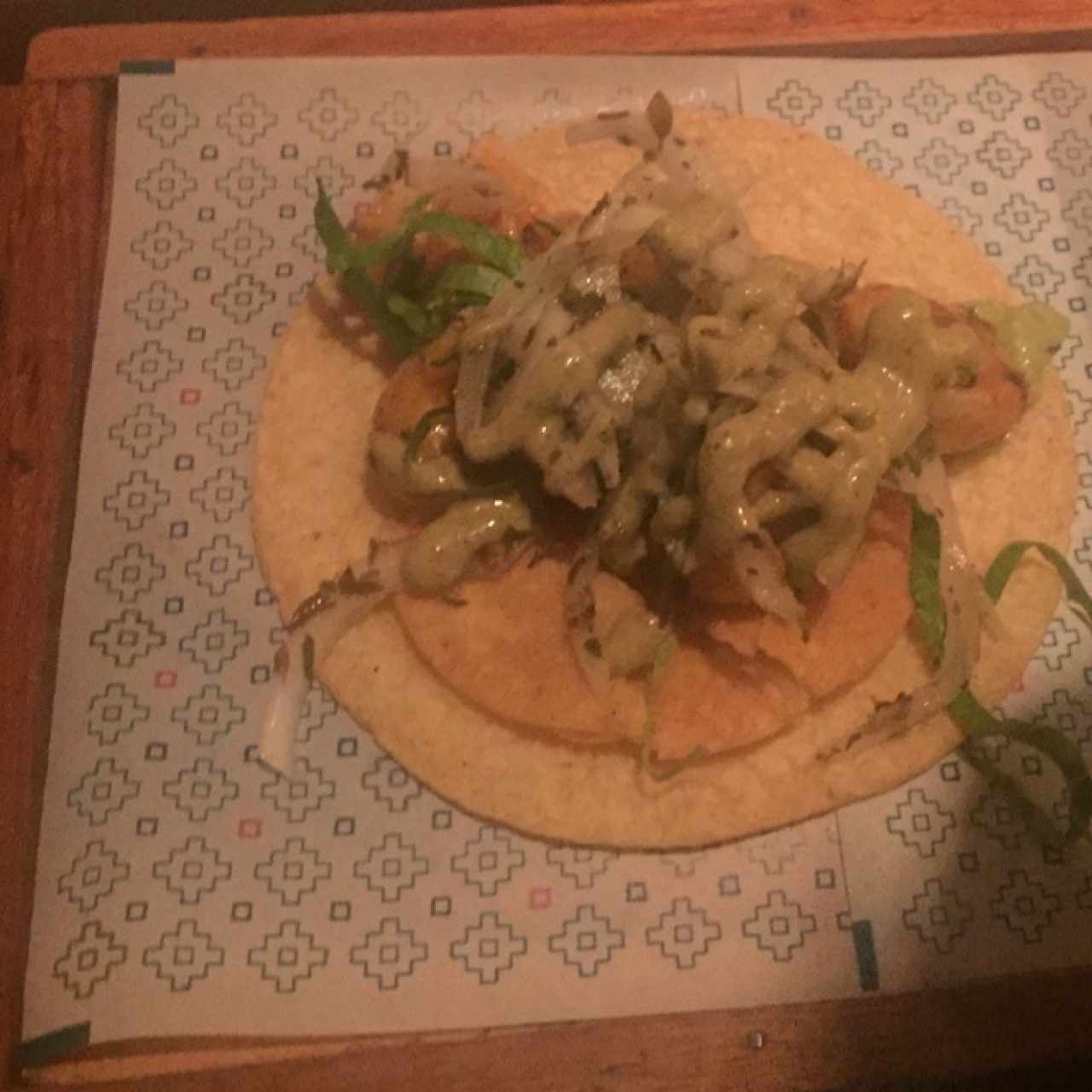 tacos con camarones , le falta un poco mas de camarones en lanpreparacion 