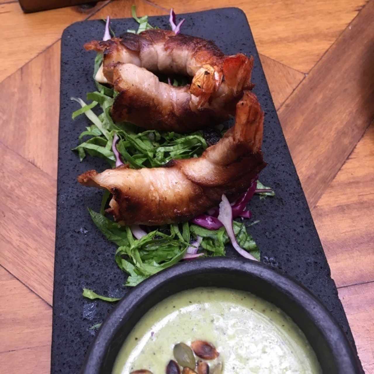 langostinos envueltos en tocineta