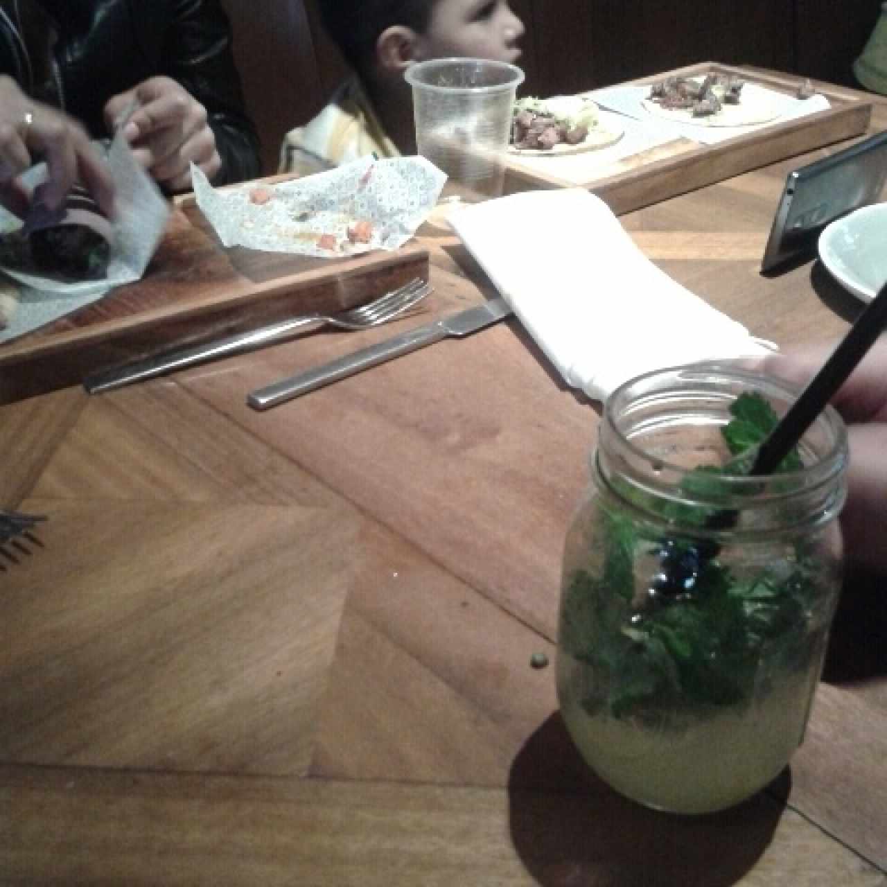 limonada de hierbabuena y piña