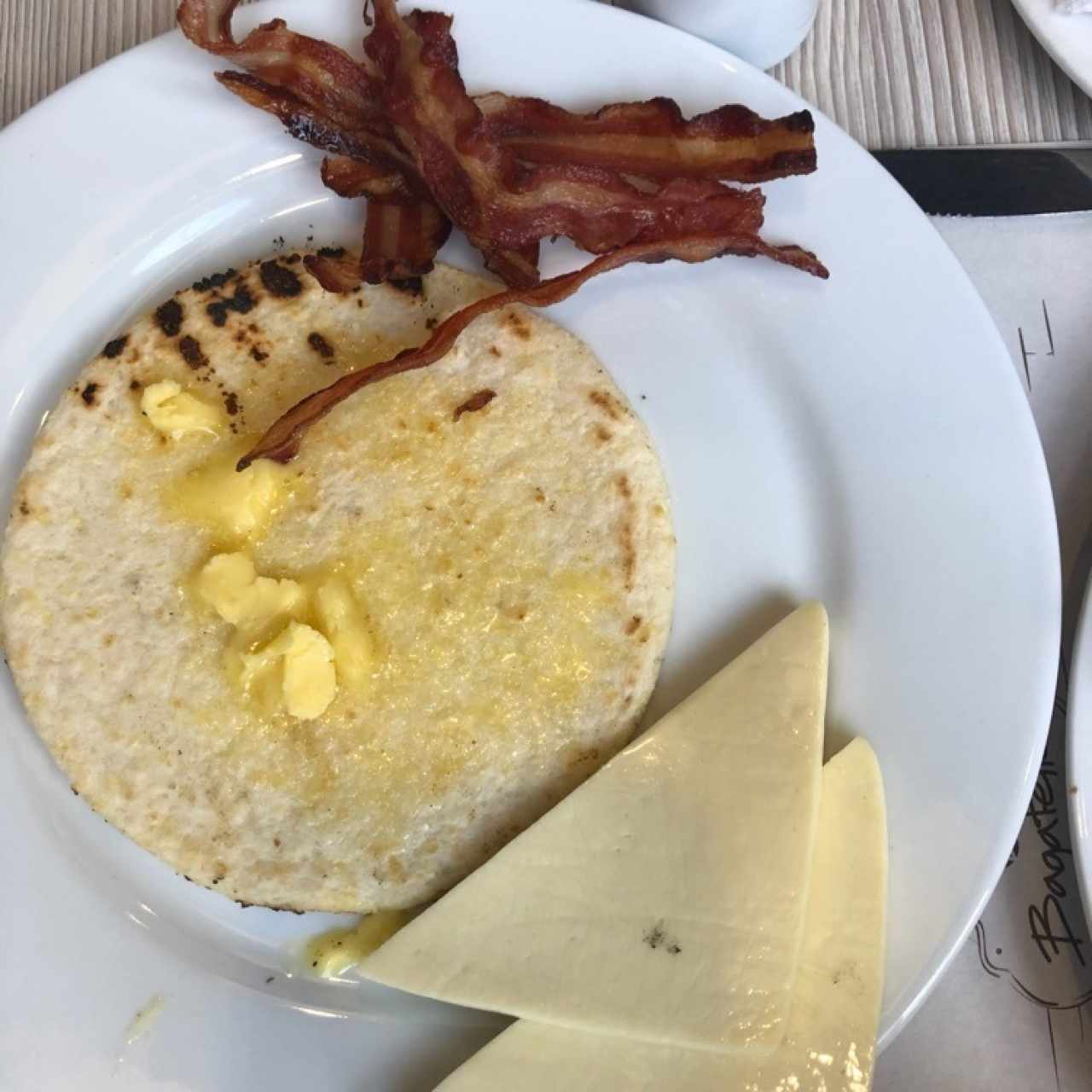 arepa tocino y queso