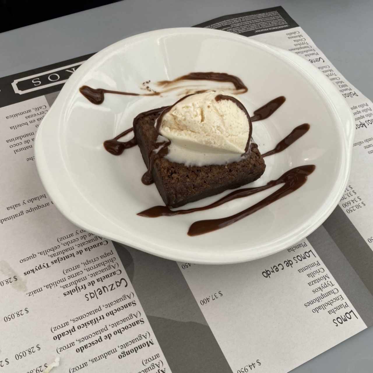 Brownie con helado
