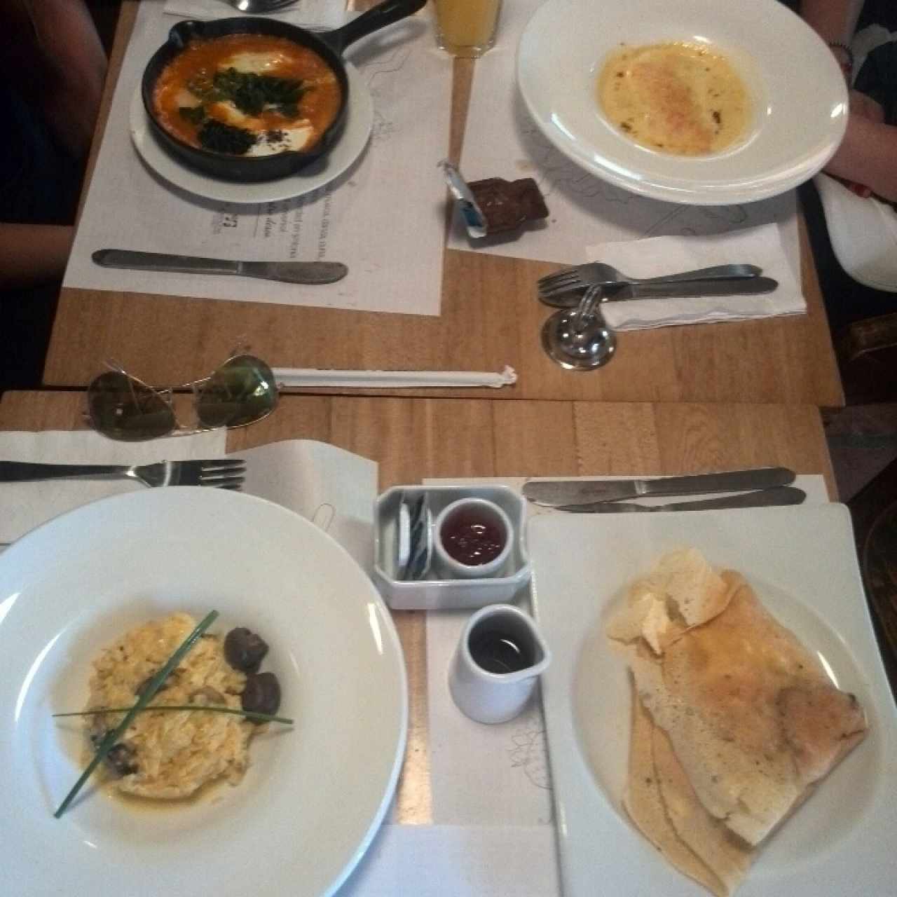 French connection (esquina inferior derecha), huevos pouche (esquina superior derecha)