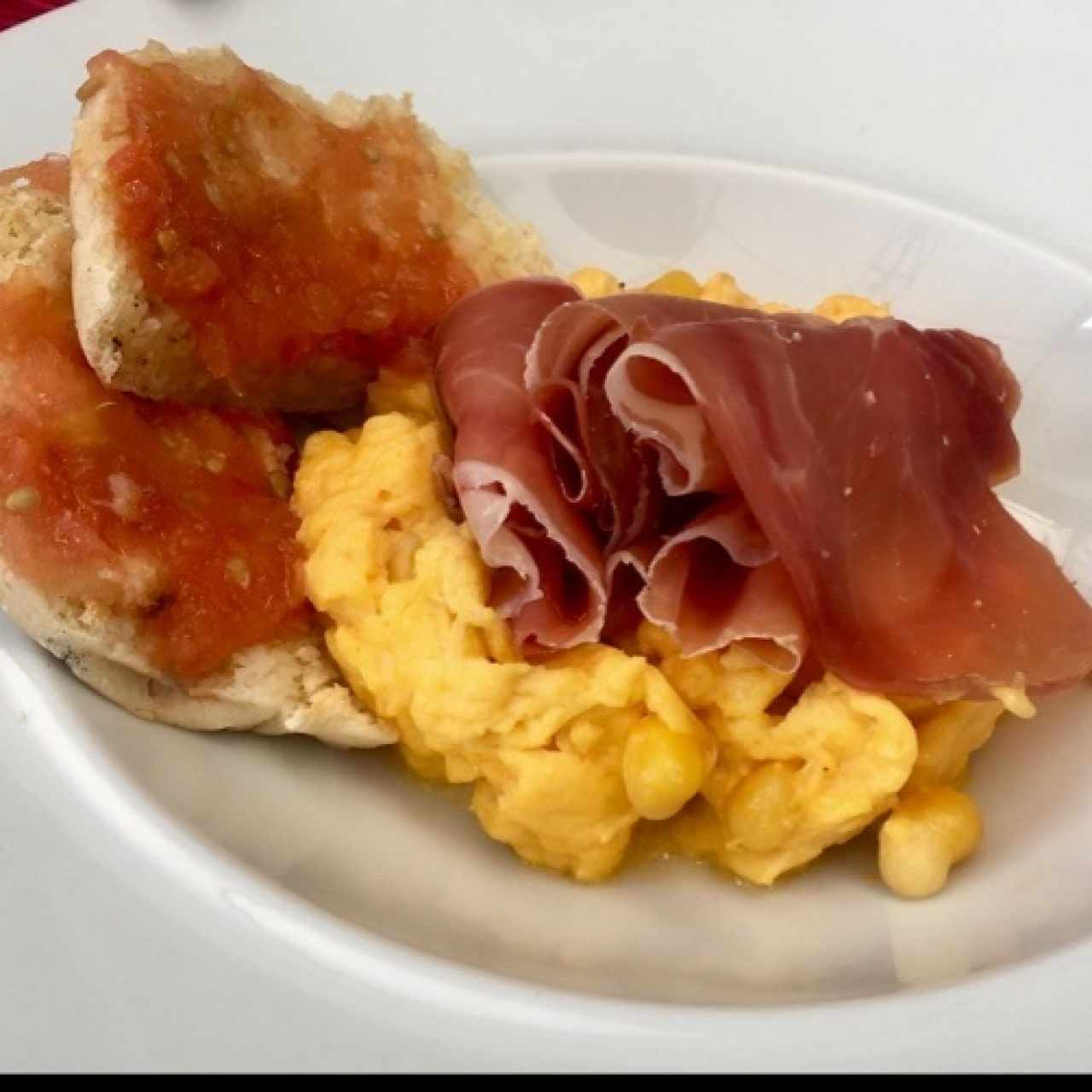 Revueltos con Jamón Serrano