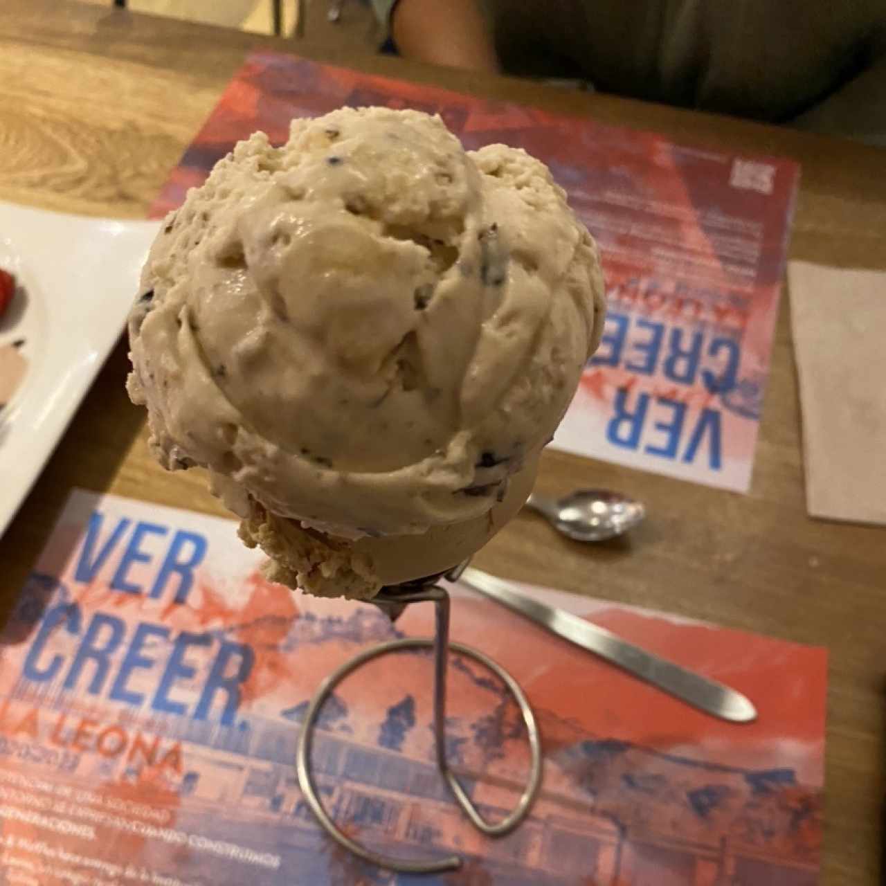 Cono helado arequipe y ron pasas