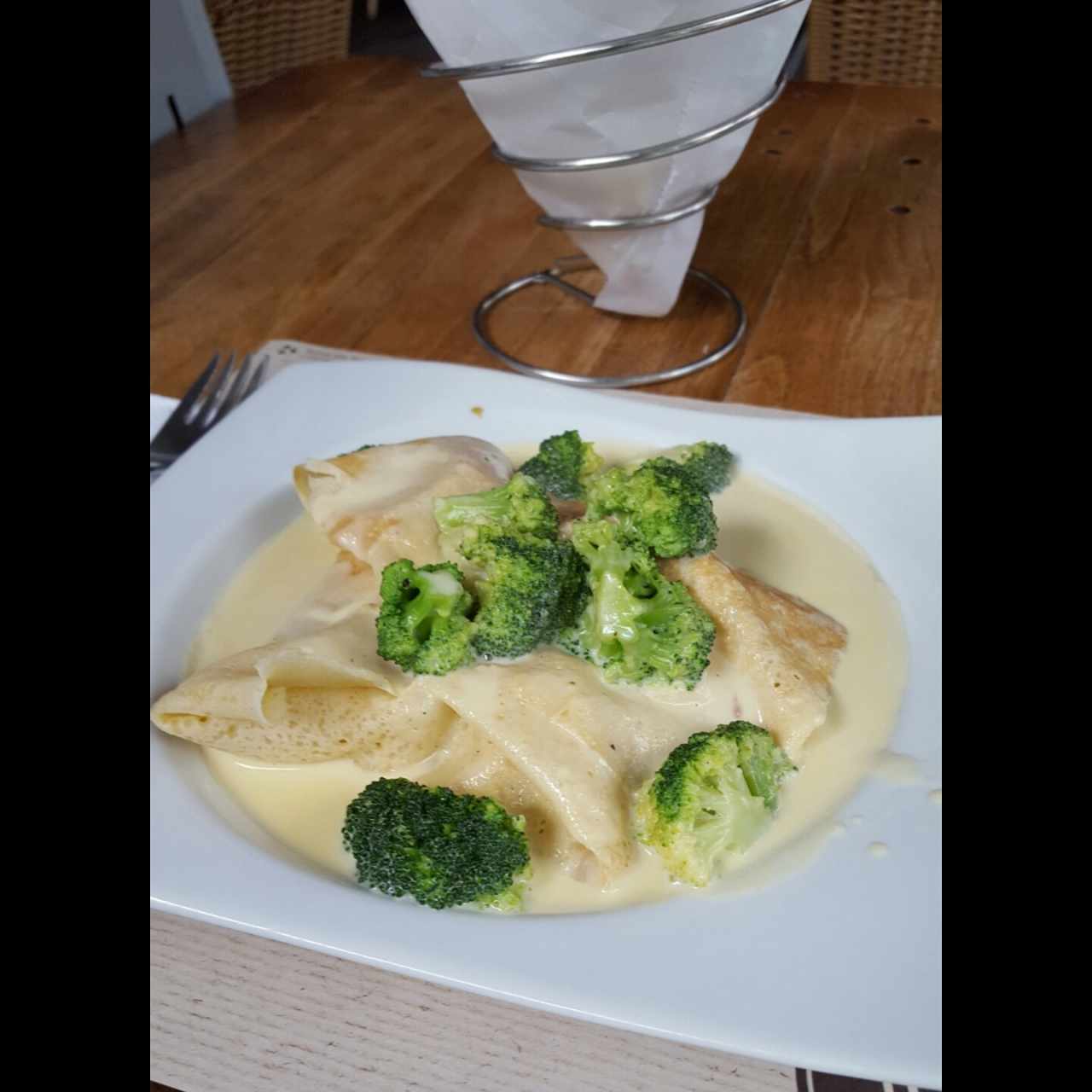 crepe de pollo con queso y brocoli