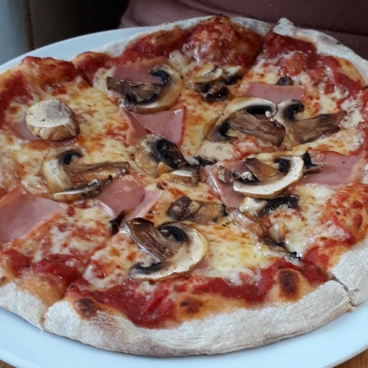 Amalfi (hongos, jamón sin espárragos)