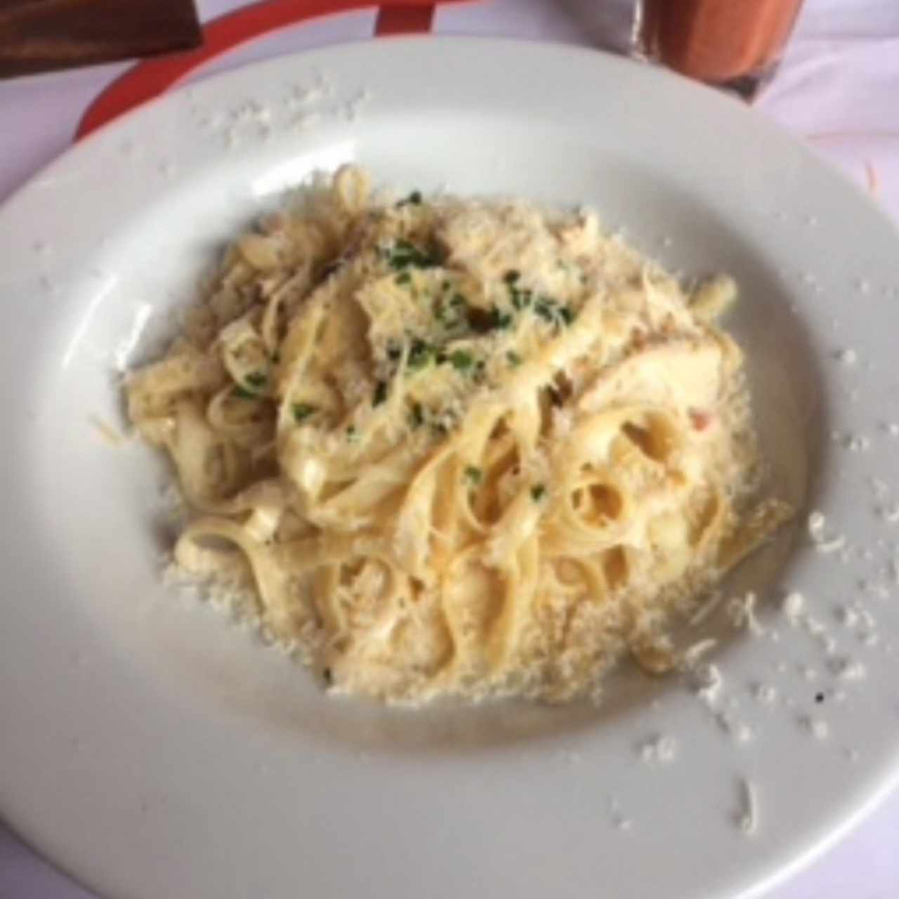 Fetuccini Alfredo con pollo