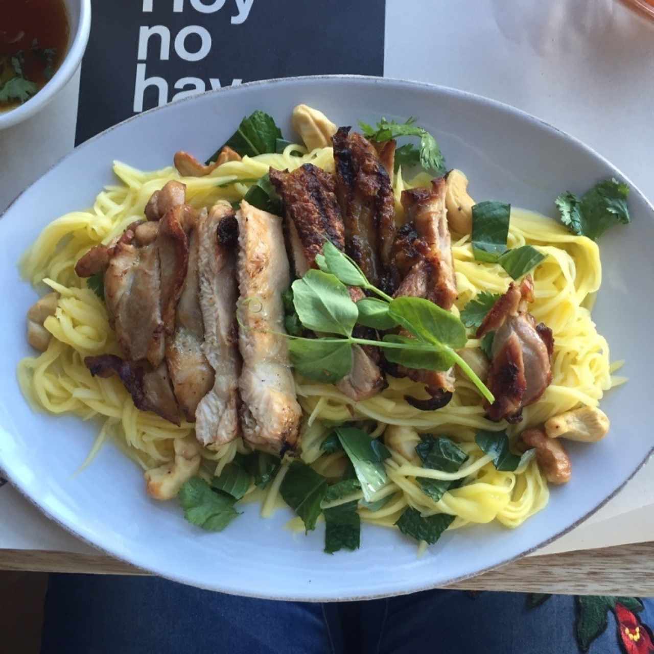 Ensalada de pollo con mango