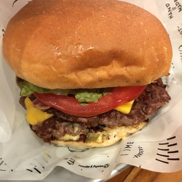 Hamburguesa doble con queso y tocineta