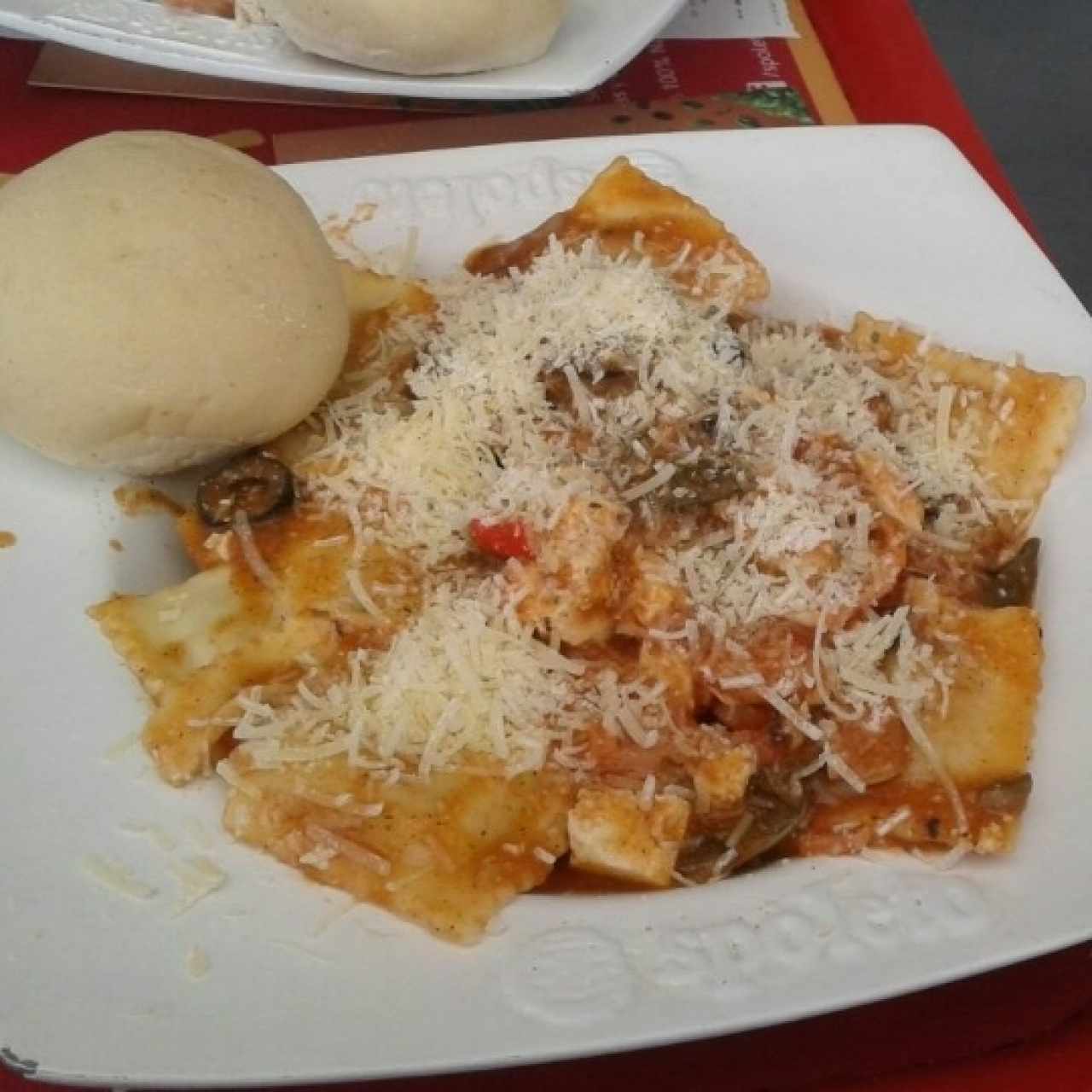 Ravioli con 8 toppings