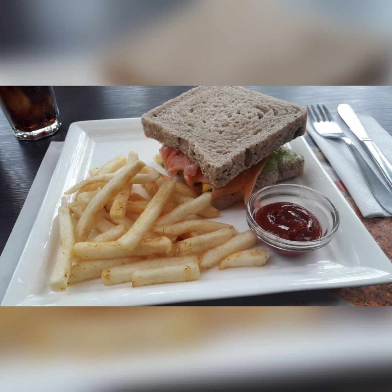 Sandwich de salmón