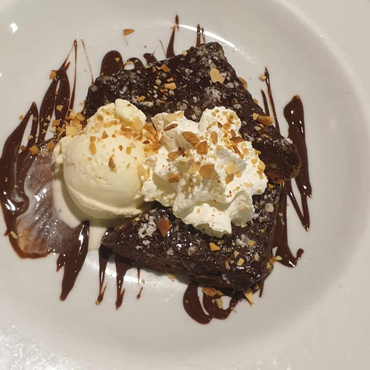 Brownie con helado