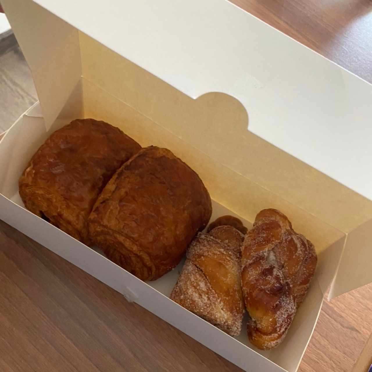 pan de chocolate, churros de arequipe y cruffin de arequipe 