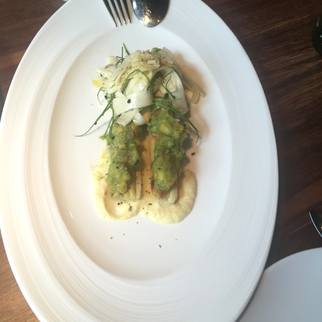 Palmitos con tartar de aguacate