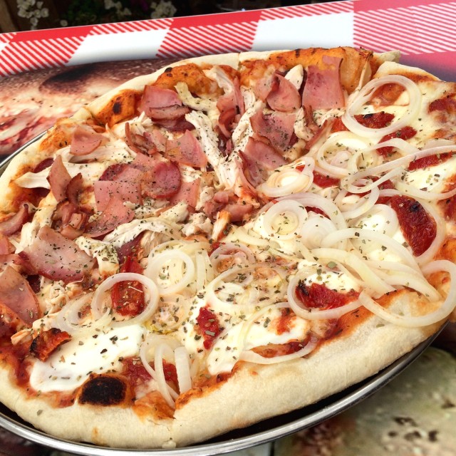 Salami Pollo Jamon Tocineta / Queso de bufala