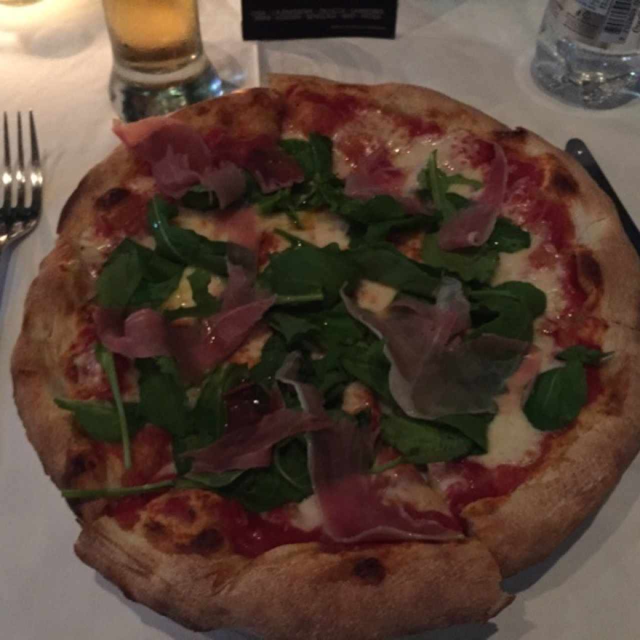 Pizza de rugula con parmesano