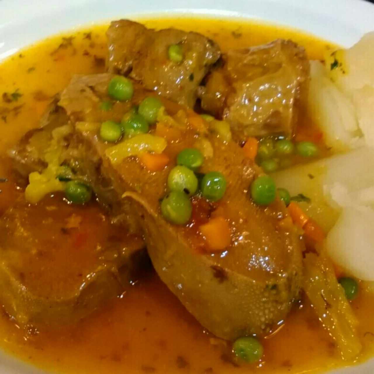 lengua en salsa y cola