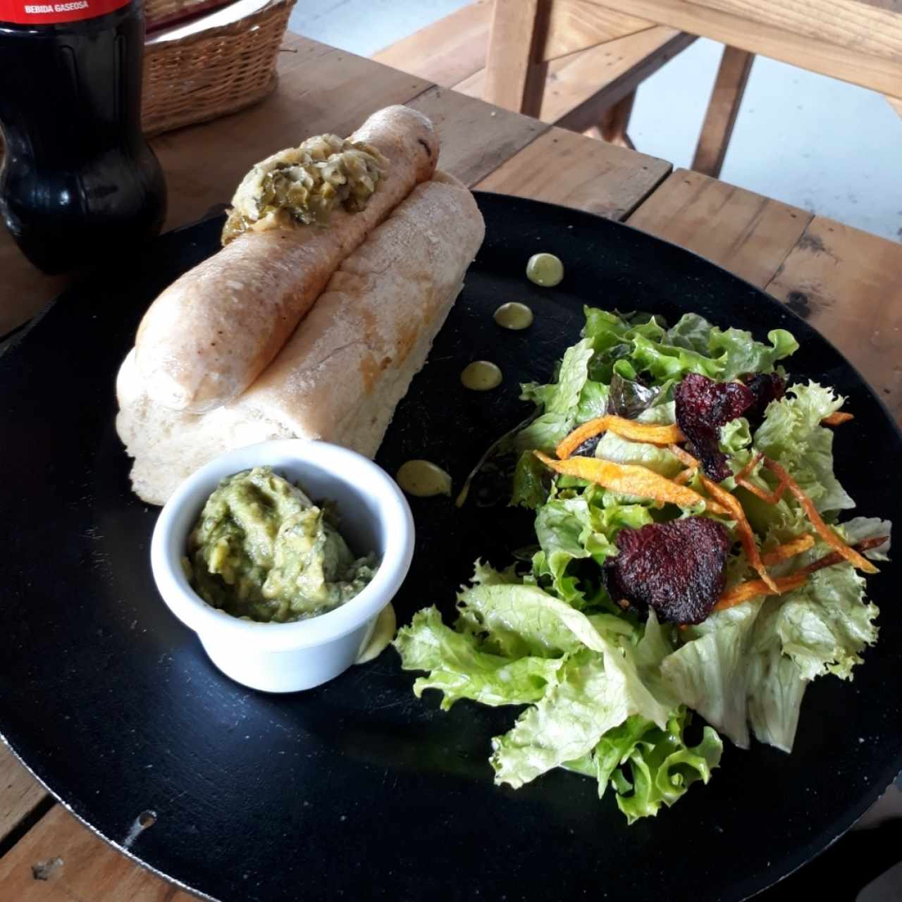 villa de leyva con ensalada