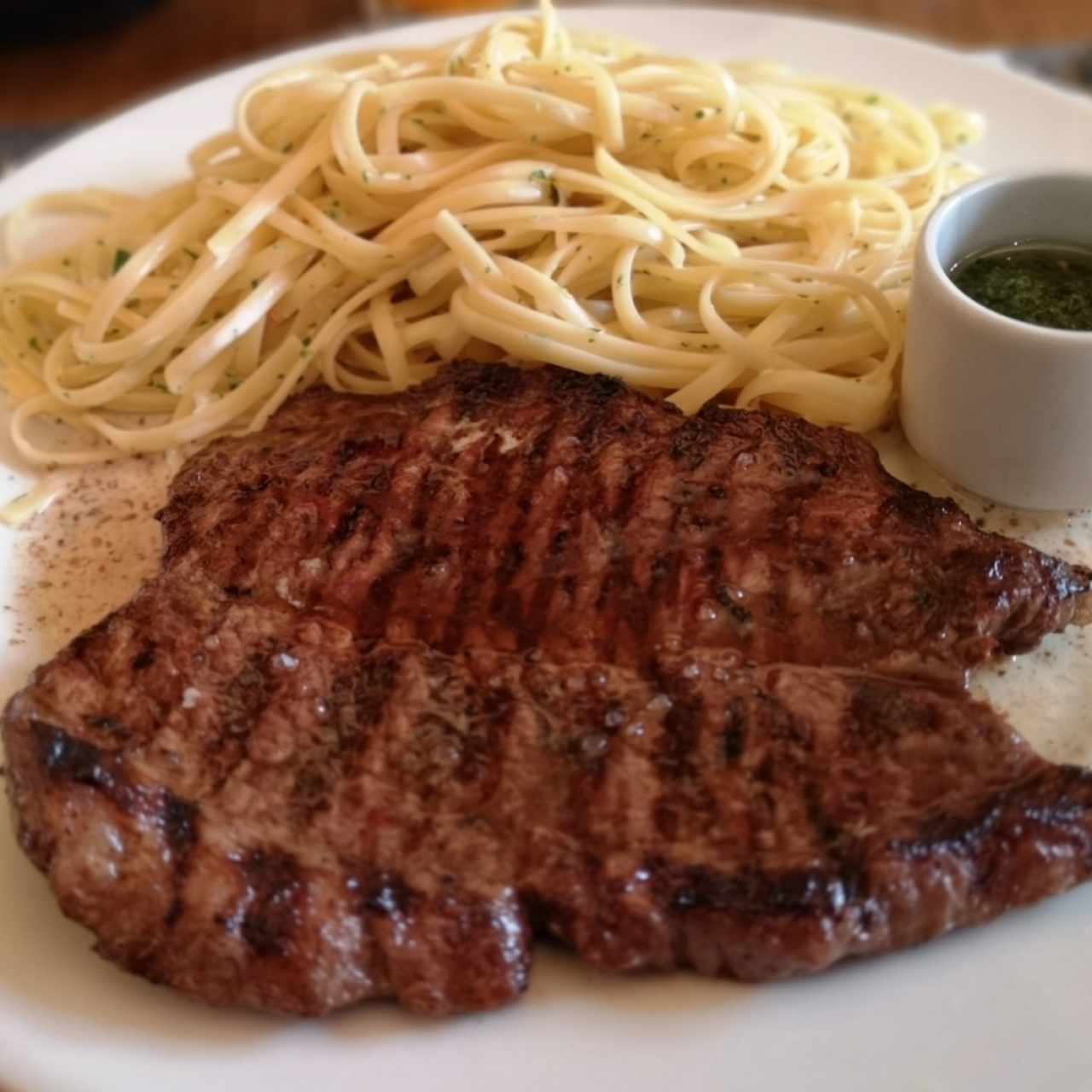 puntica de anca con linguini finas hiervas