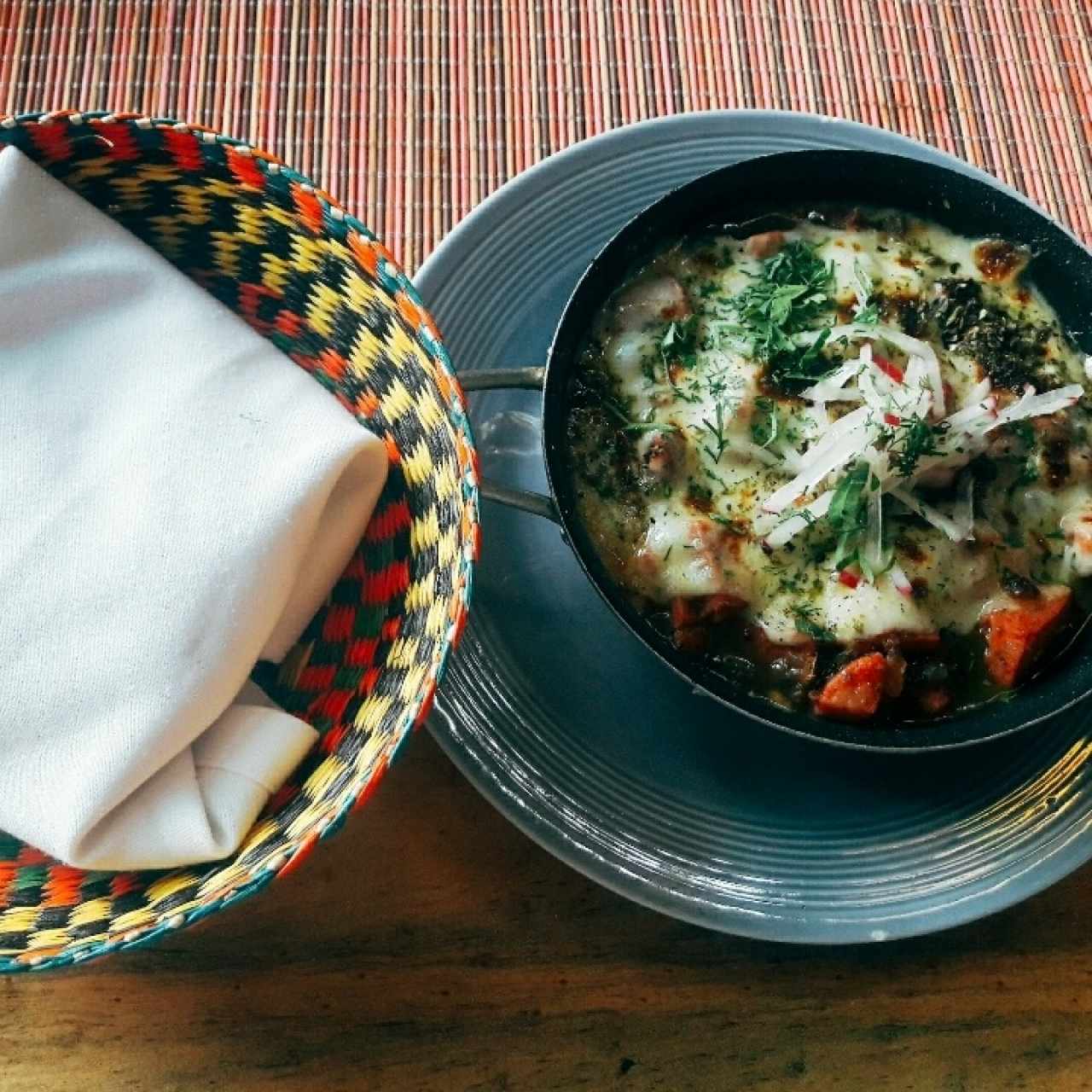 Tacos de chorizo con queso