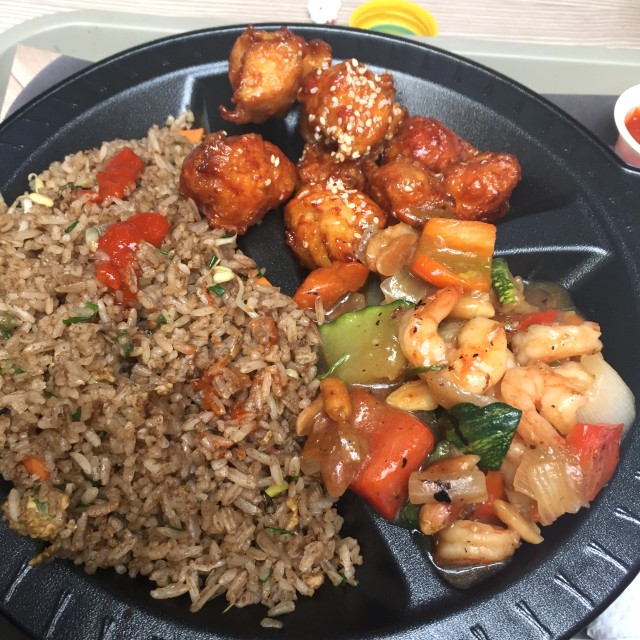Arroz, Pollo a la naranja, Camarones Kung Pao