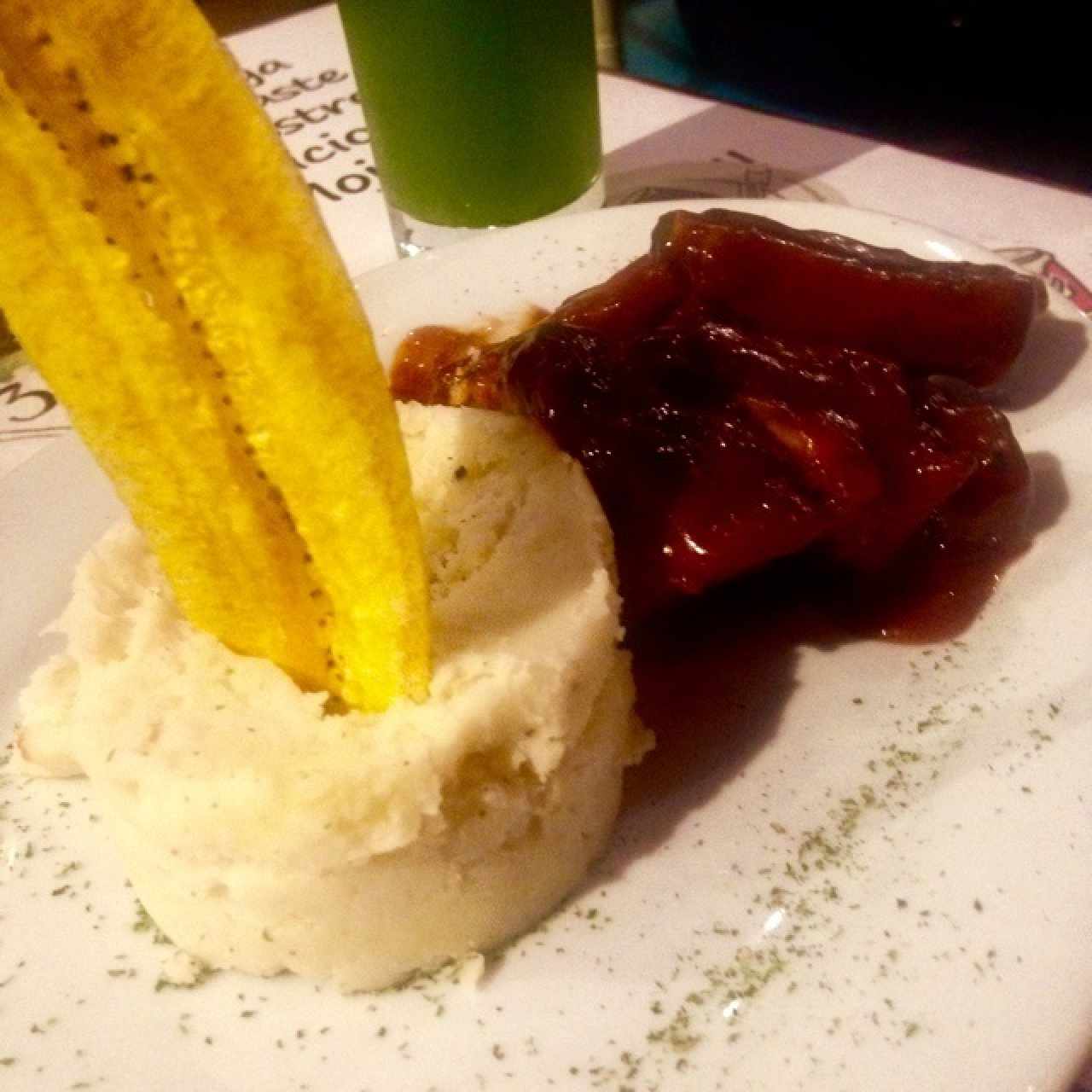 Costillas BBQ con pure de malanga
