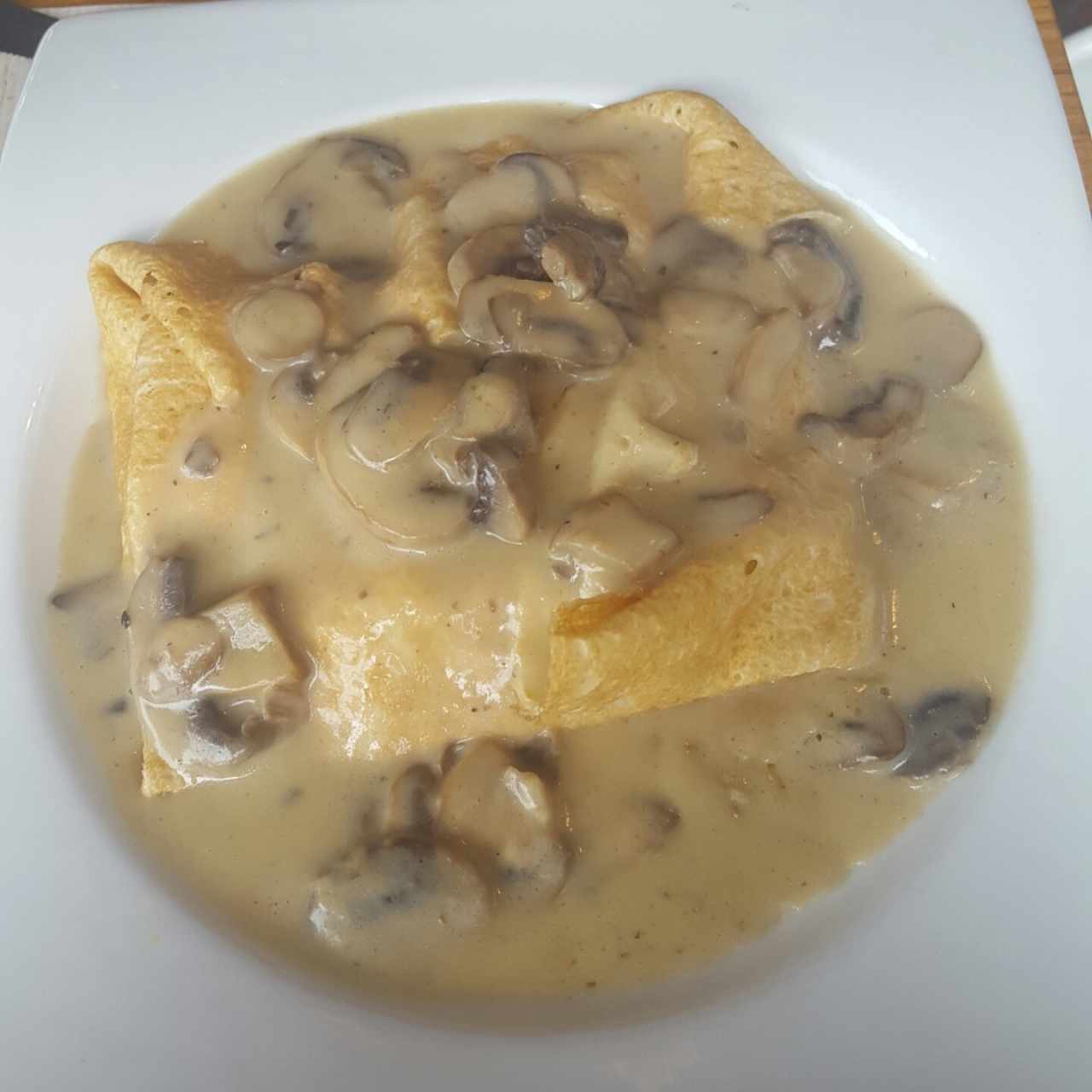 Crepe de pollo, queso y champiñones 