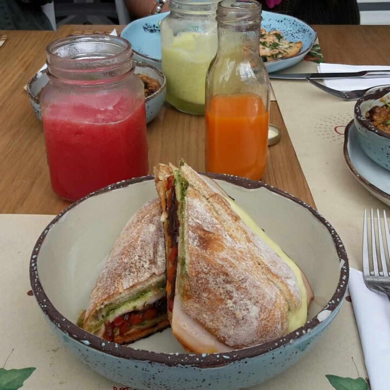 sandwich canasco y jugo de sandía