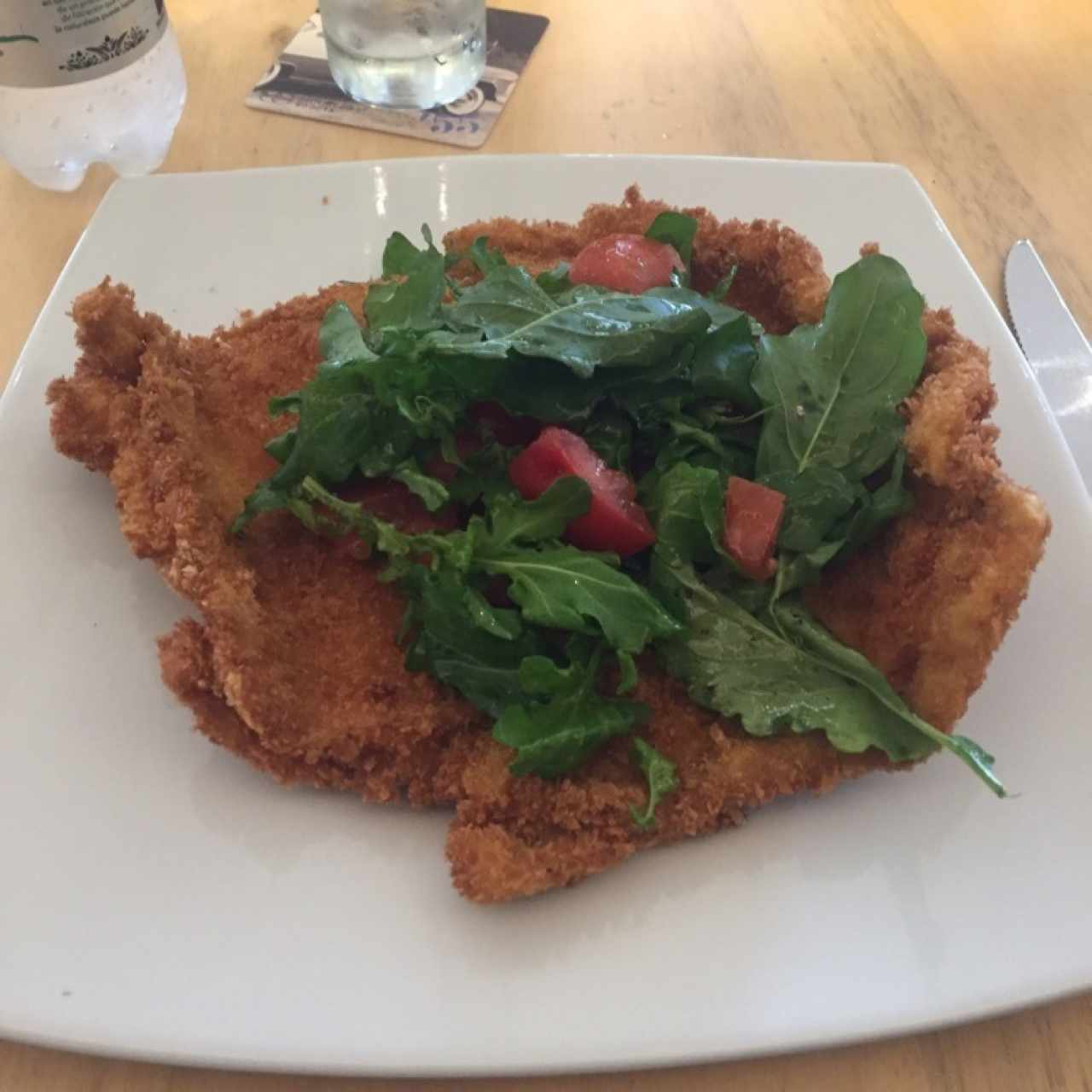 Milanesa de pollo con jamon y queso gruyere 