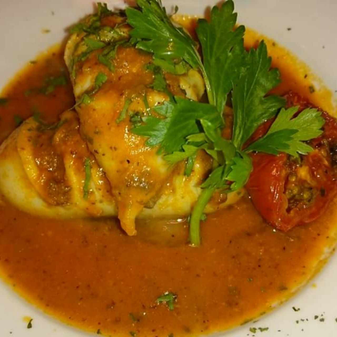 calamares rellenos de morcilla en salsa napolitana