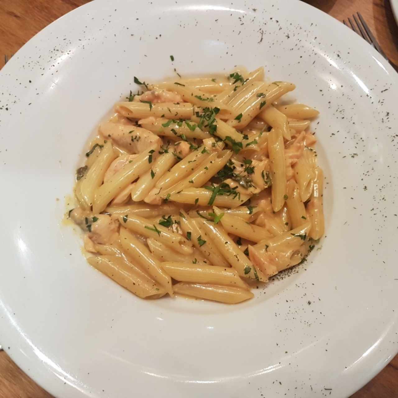 Penne con salmón, vodka y crema.