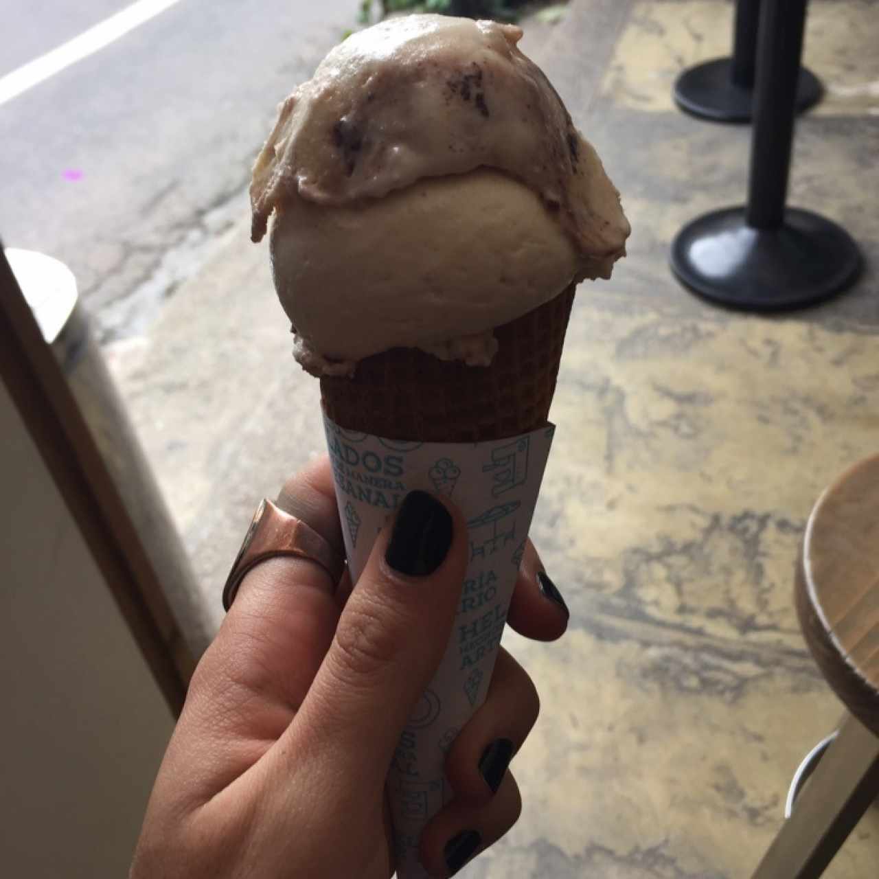 cono con sabor del mes: baileys, café y chocolate