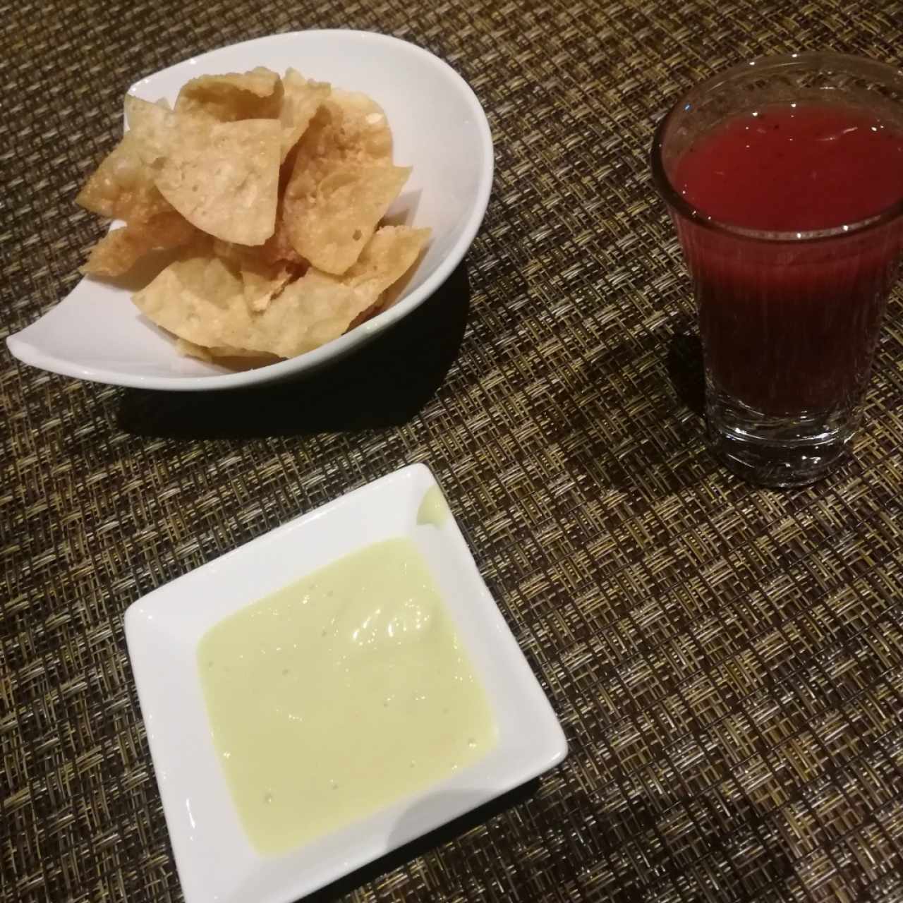 Cortesía. Jugo refrescante y dip de wasabi