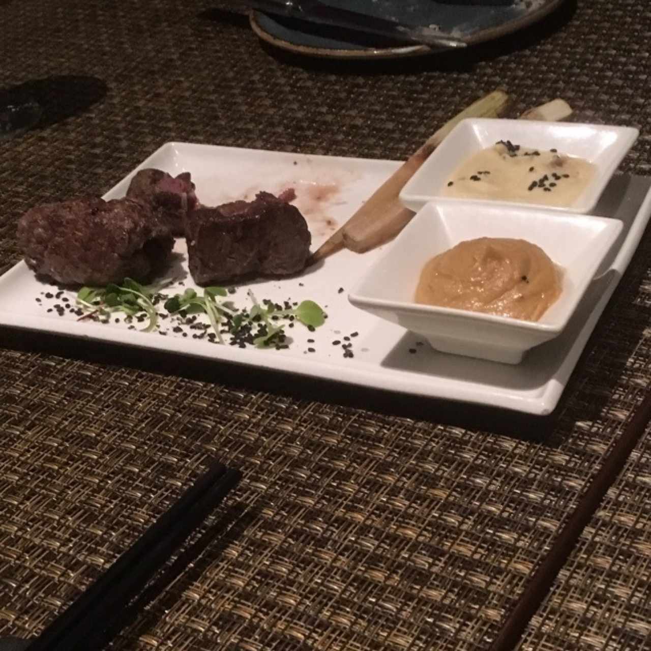 Satay de lomo y cordero