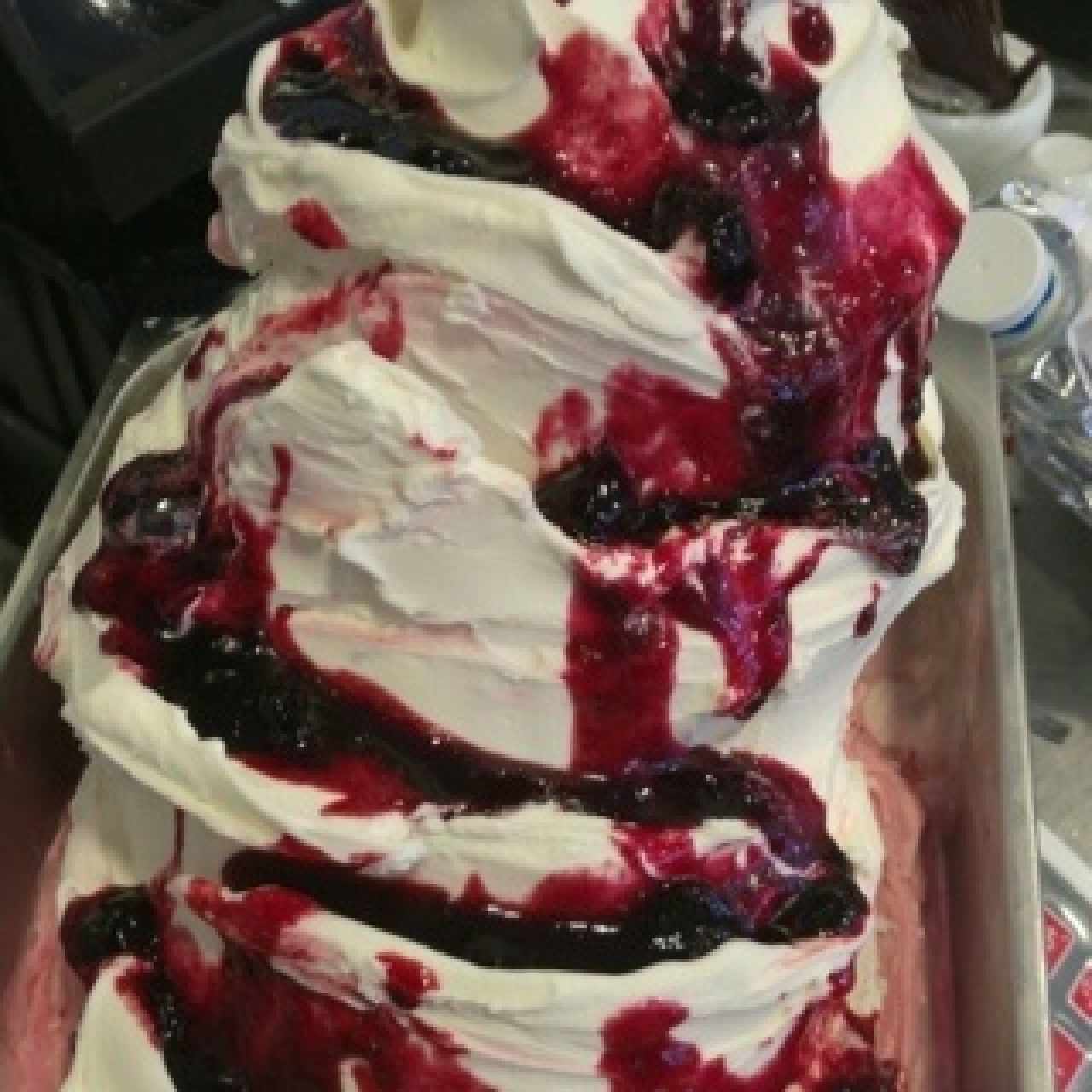 gelato de crema con amarenas Italianas