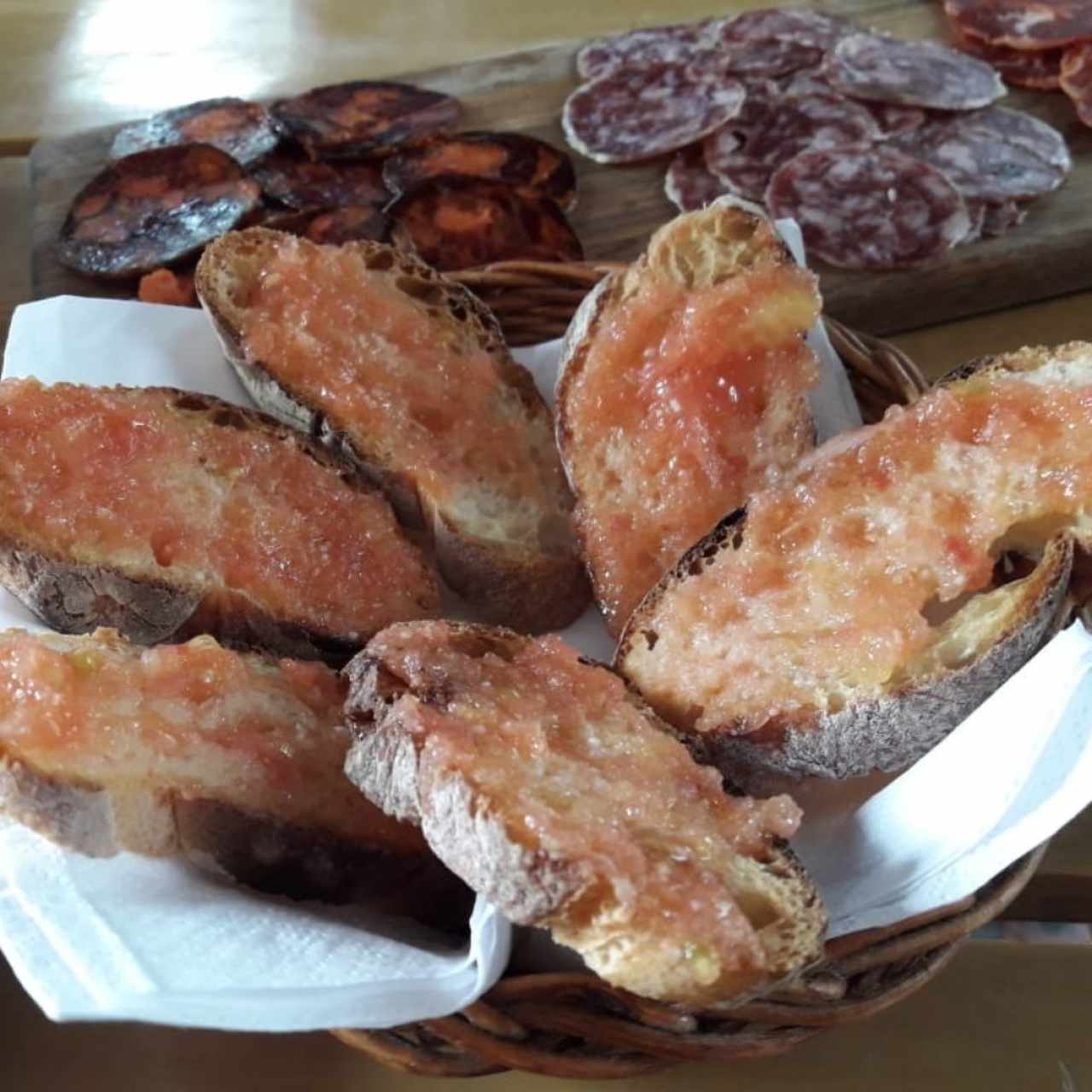 Pan con tomate
