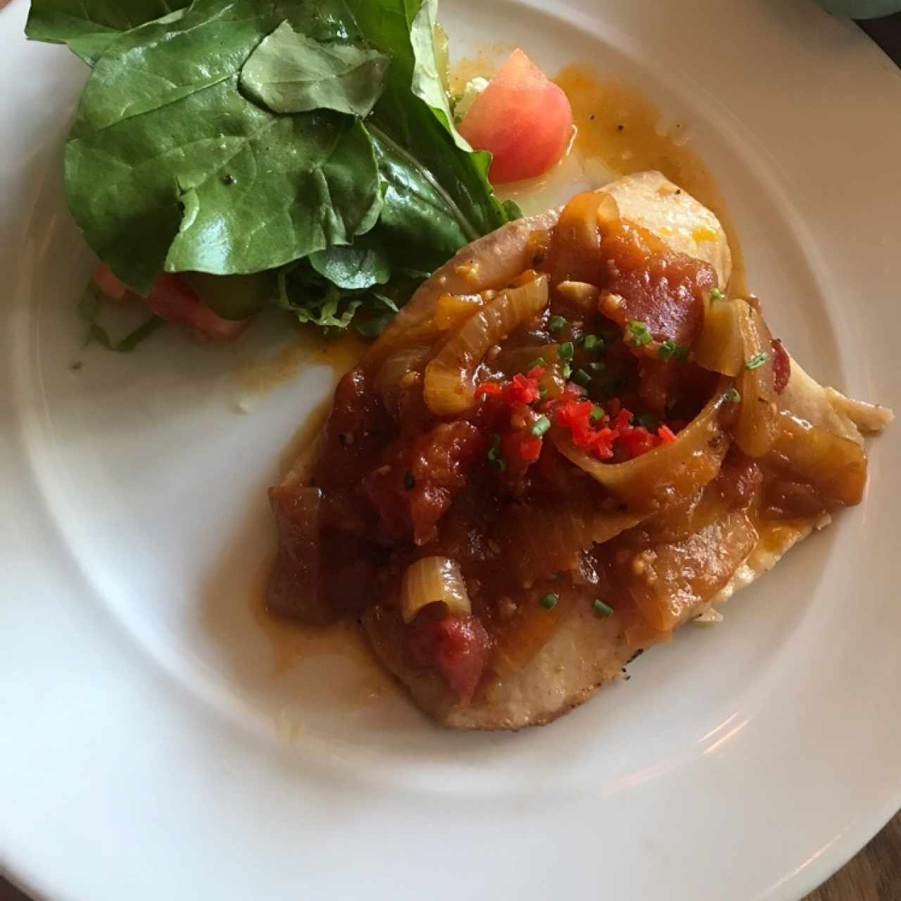 tilapia encebollada