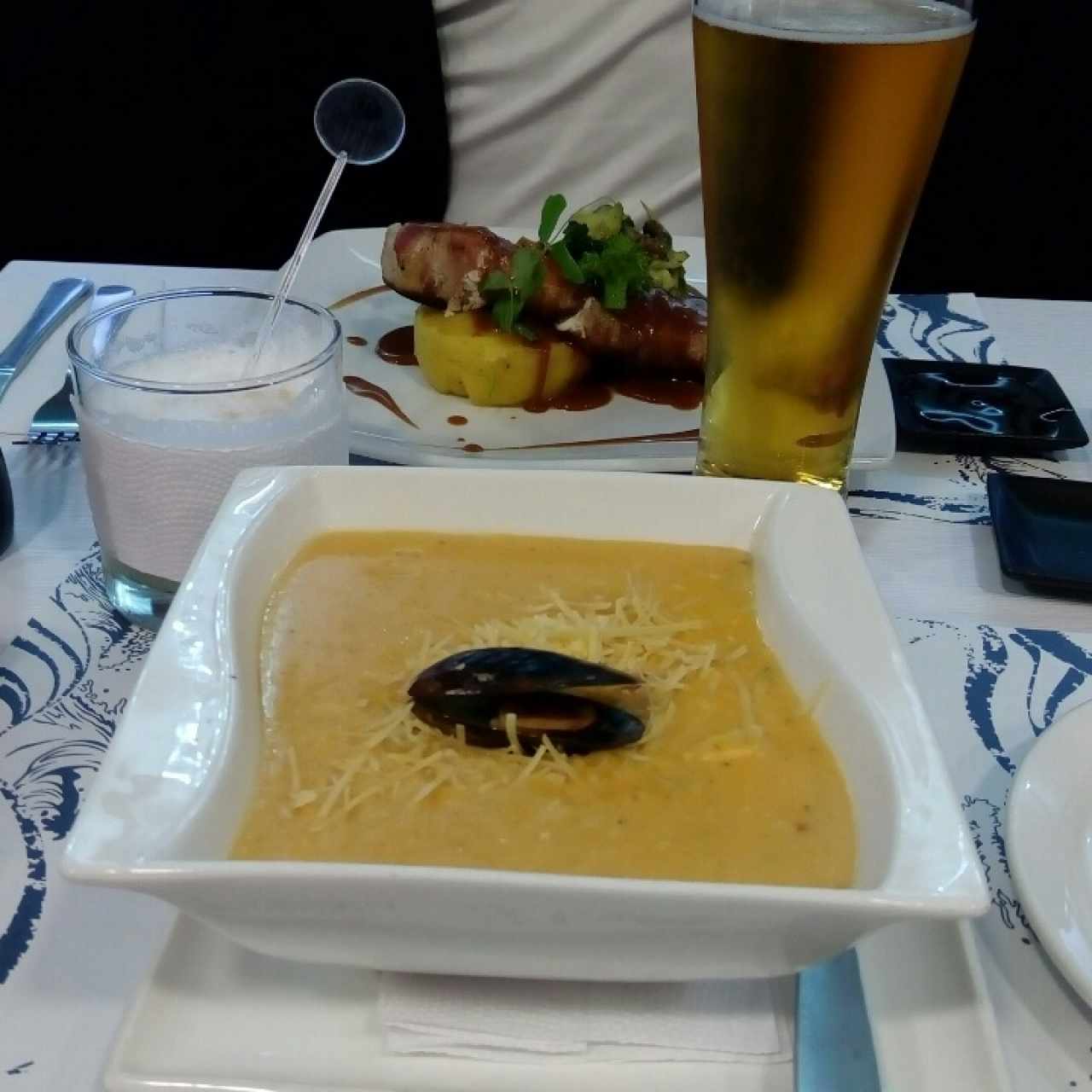 cazuela de mariscos y robalo en salsa de limon