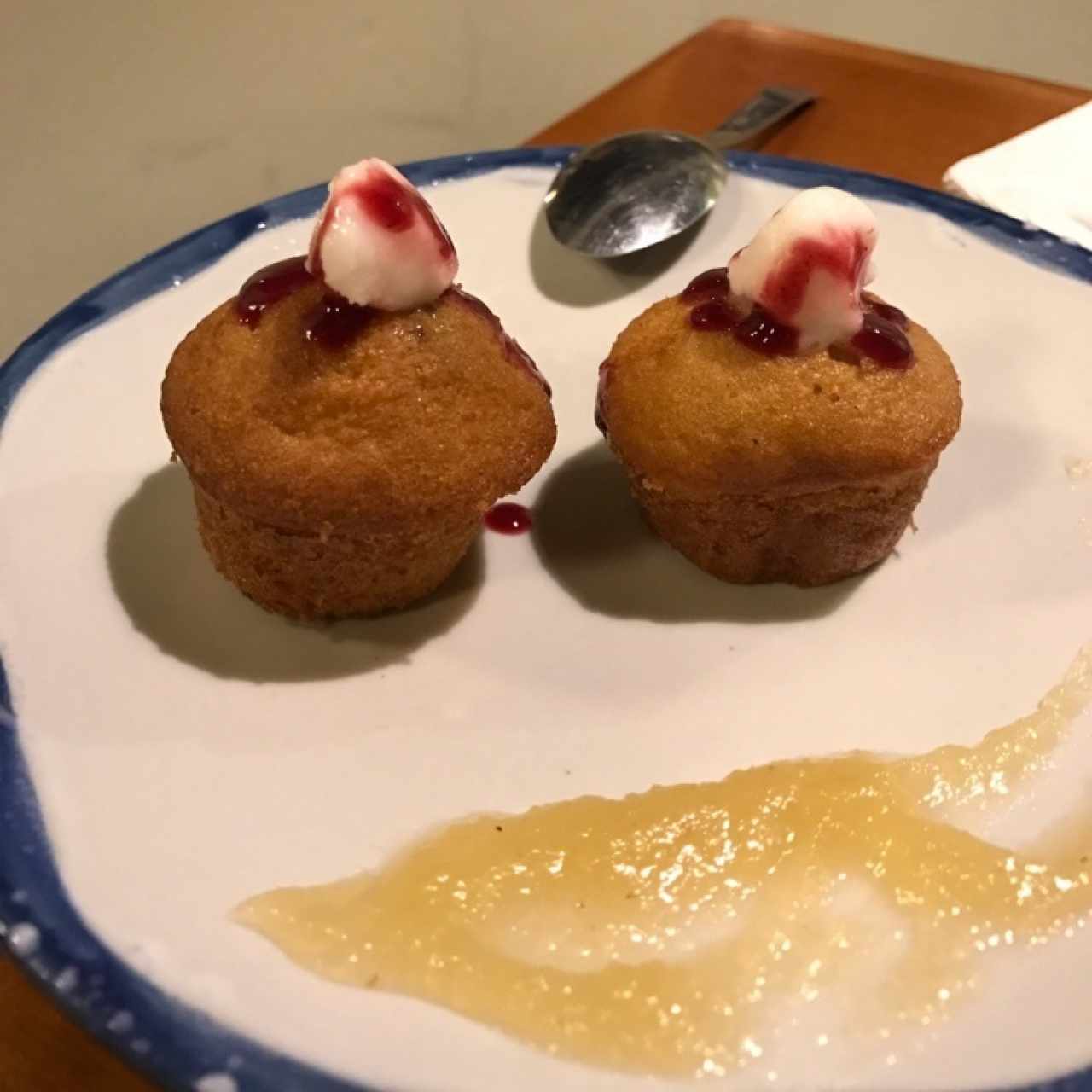 cupcakes. cortesia por primera vez