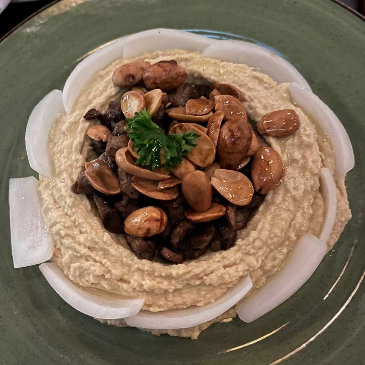 Humus con lomo