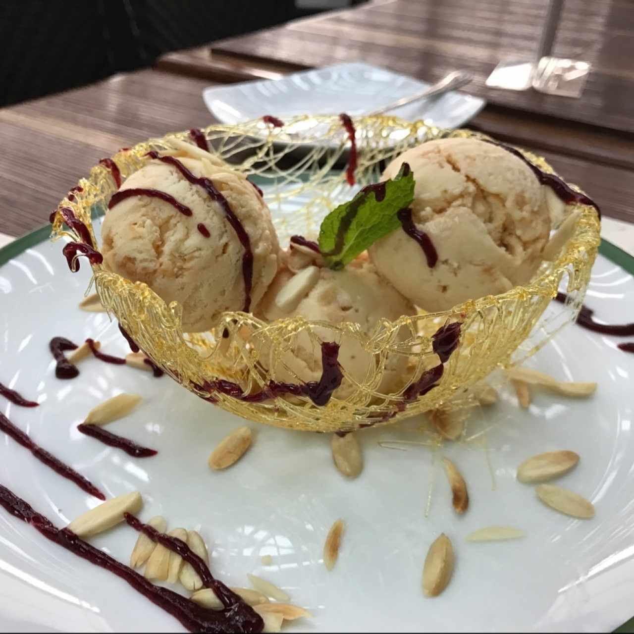 Helado con caramelo