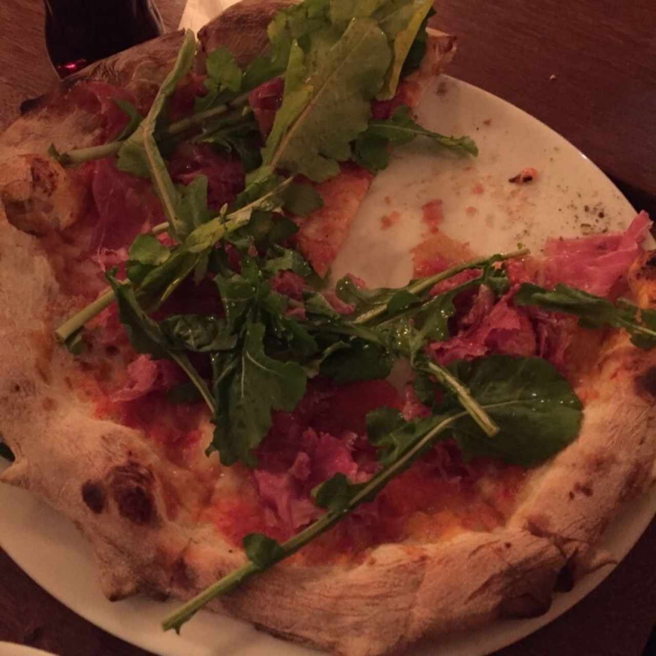 pizza prociutto! no resistimos y le quitamos un pedazo antes de la foto! 