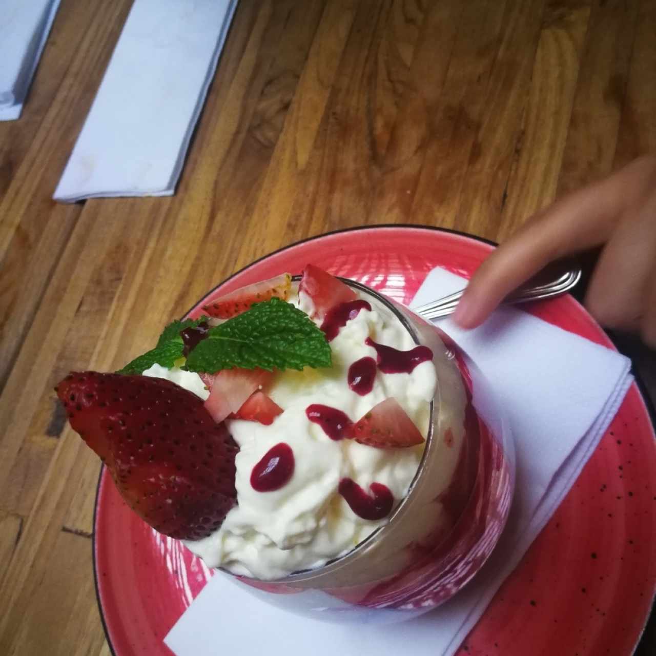 postre de frutos rojos