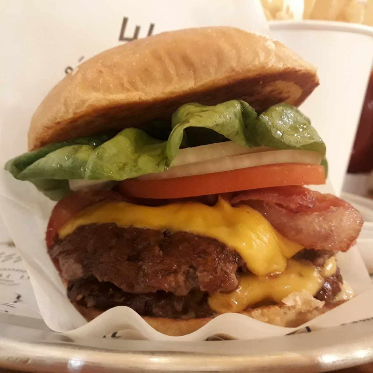 Hamburguesa doble con queso y tocineta
