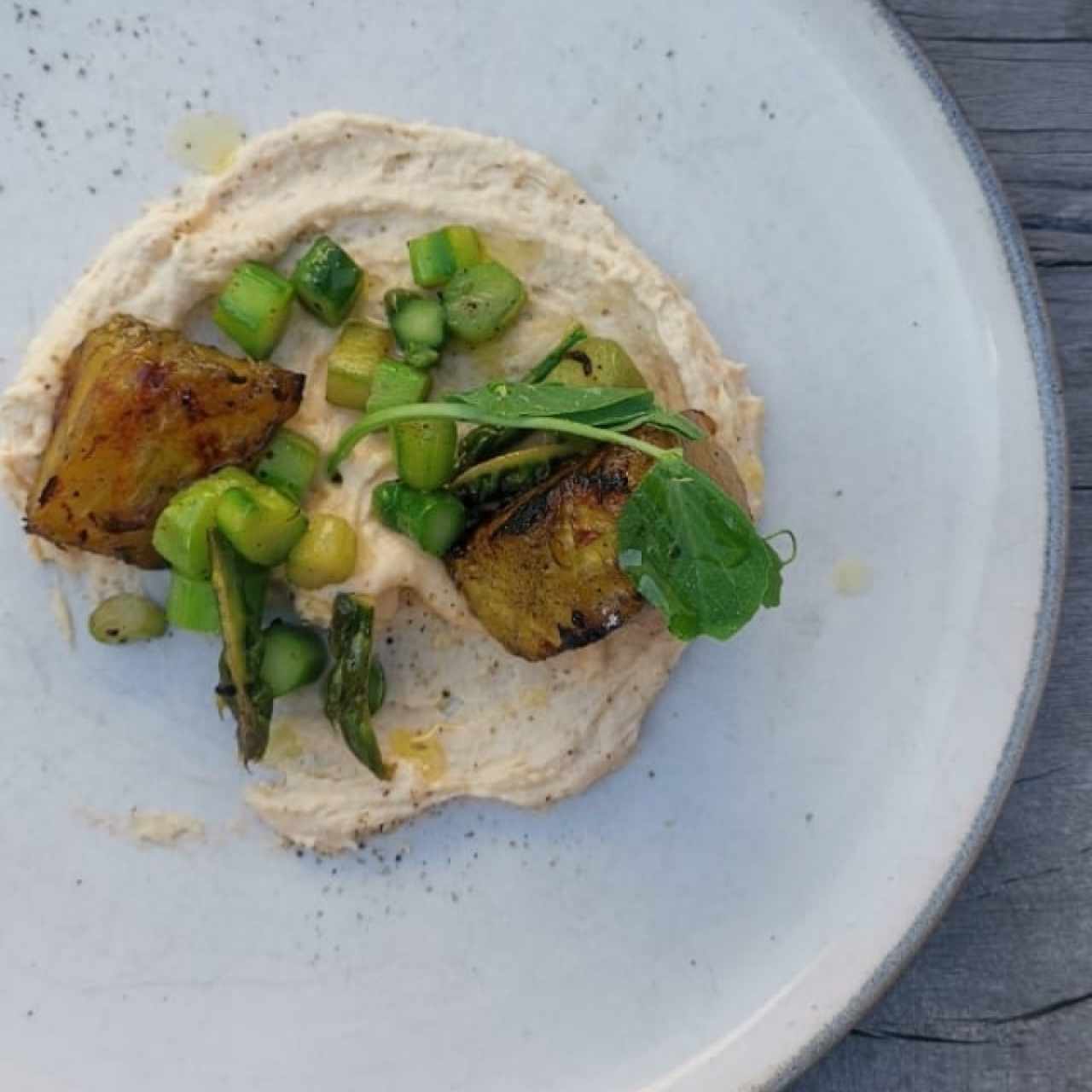 humus con piña asada