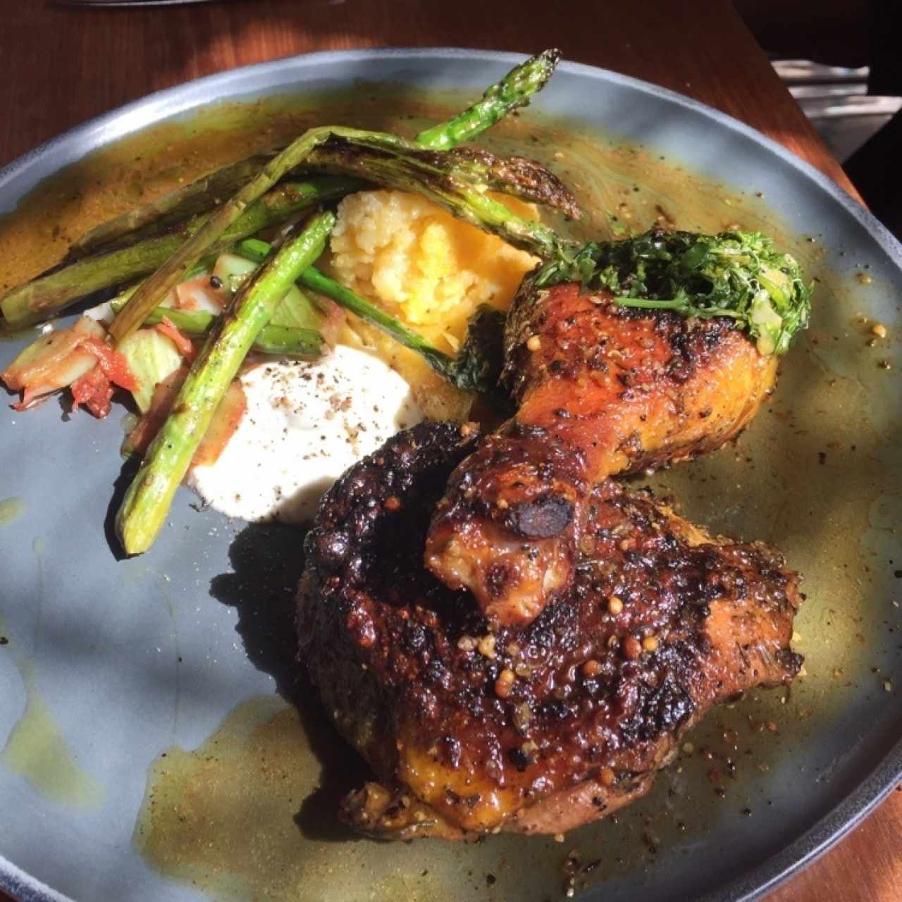Pollo organico ahumado con mostaza y perejil