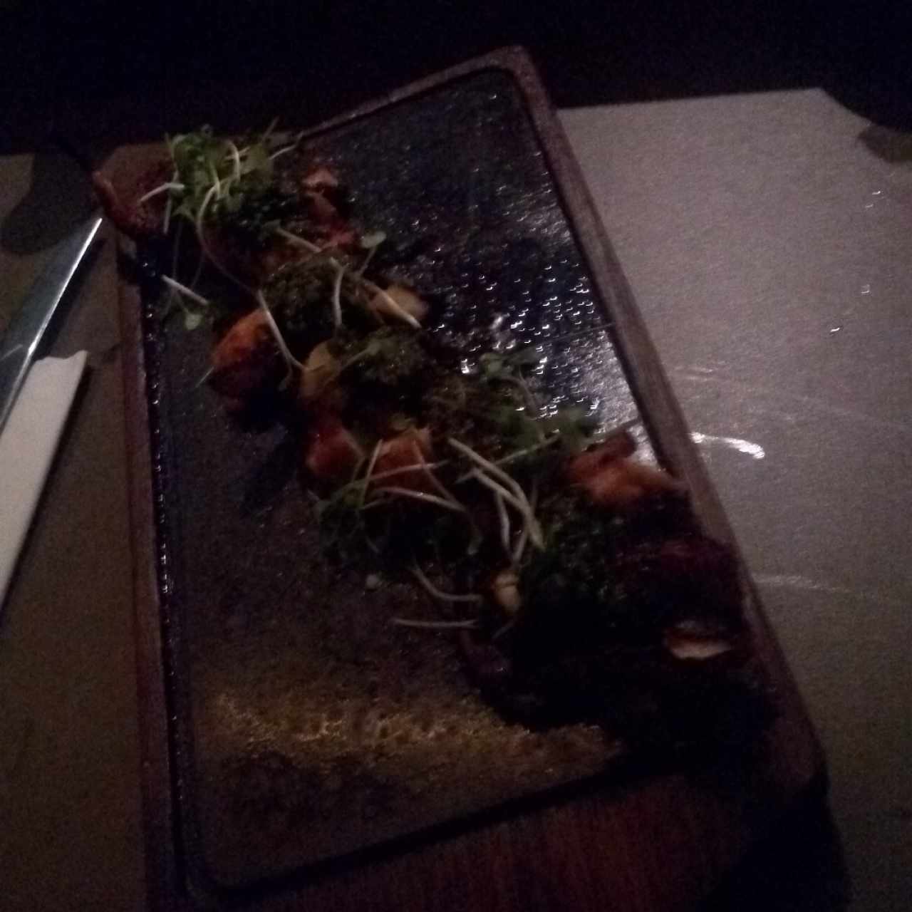 pulpo con chimichurri en pure de yuca 