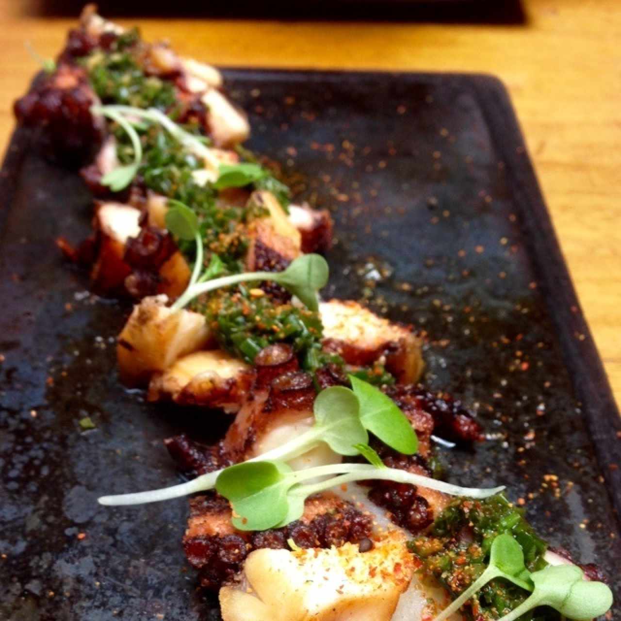 pulpo en cama de pure de yuca