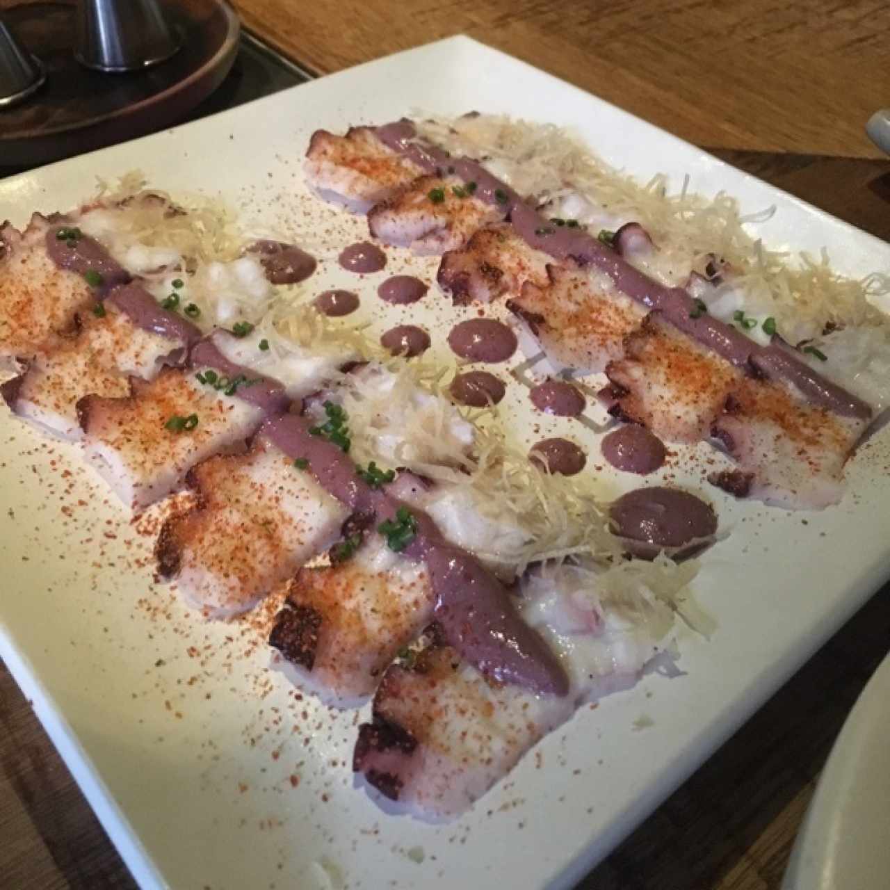 pulpo con salsa de aceituna
